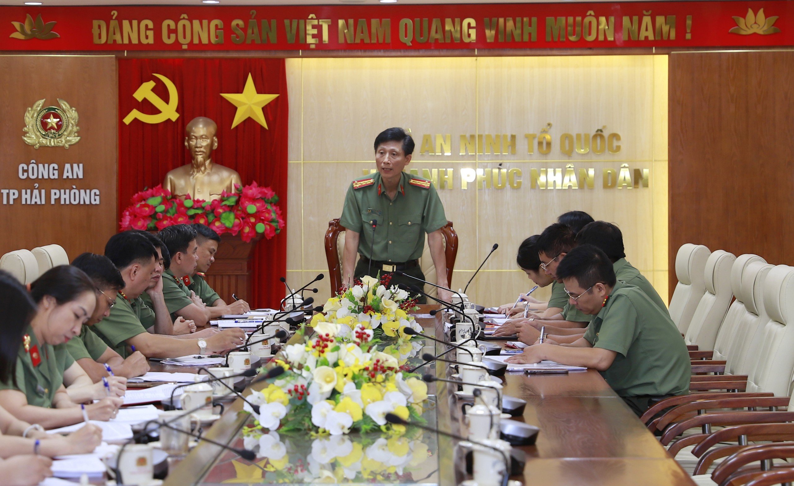 Kiểm tra công tác 6 tháng đầu năm tại Phòng Công tác Đảng và công tác chính trị